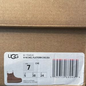 Ugg Neumel Chelsea platform chestnut new in box never worn sold out
